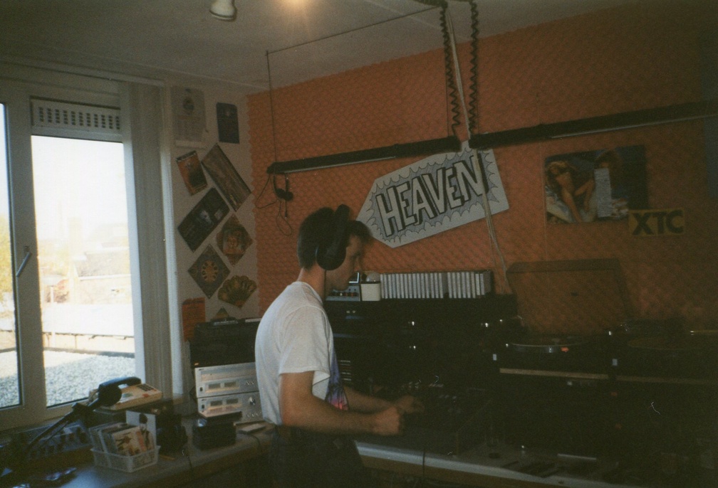 Omega Radio 066 .jpg